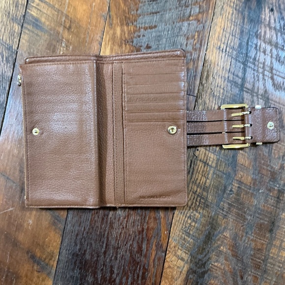 Michael Kors Gansevoort Brown Leather Wallet Gold Buckle Snap Closure - Picture 3 of 9